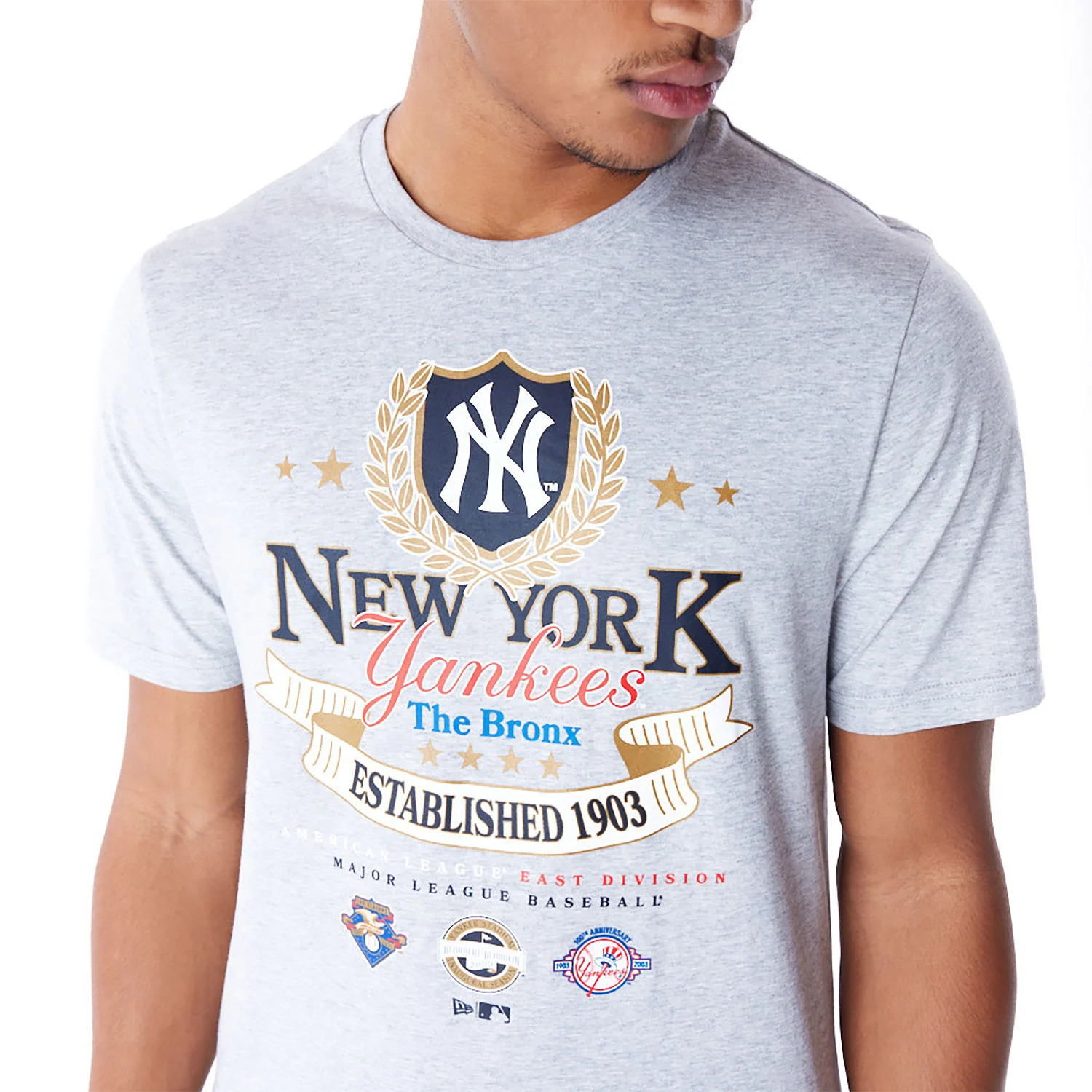 New Era Mens New York Yankees MLB Badge Graphic Tee